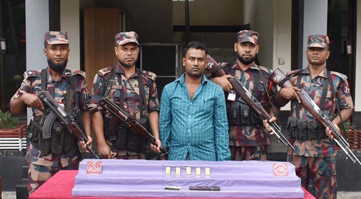 যশোরে সোনার বারসহ পাচারকারী আটক